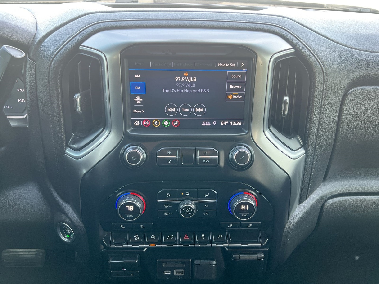 Thumbnail: 2019 Chevrolet Silverado 1500 - 27