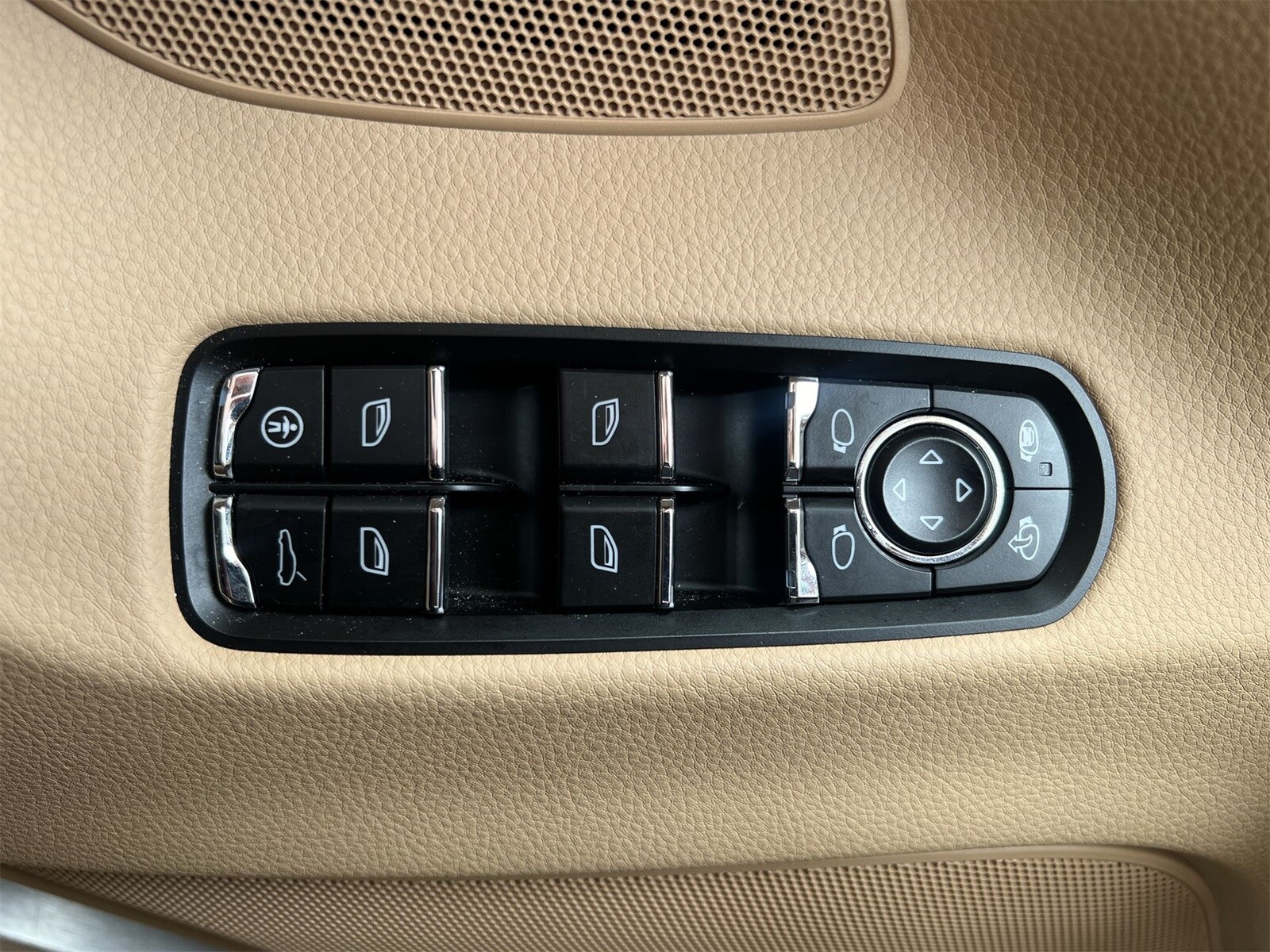 Thumbnail: 2013 Porsche Panamera - 18