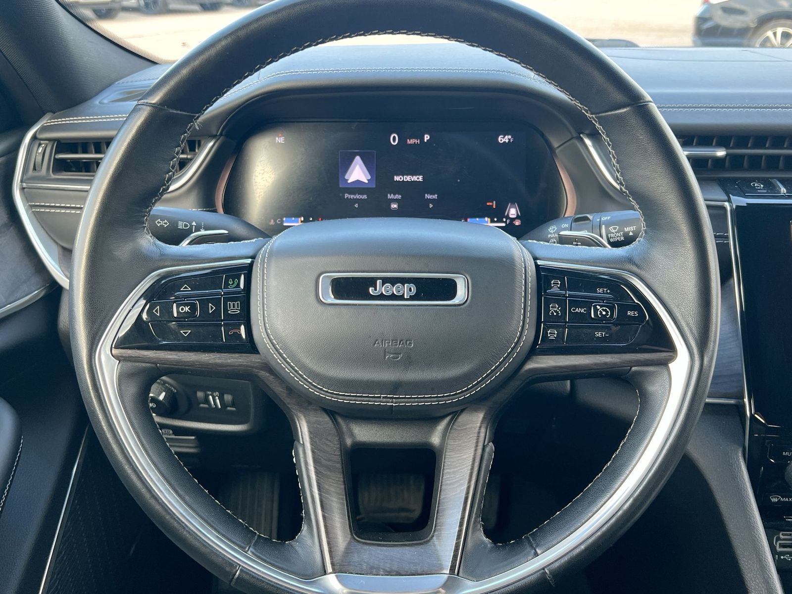 Thumbnail: 2022 Jeep Grand Cherokee - 22