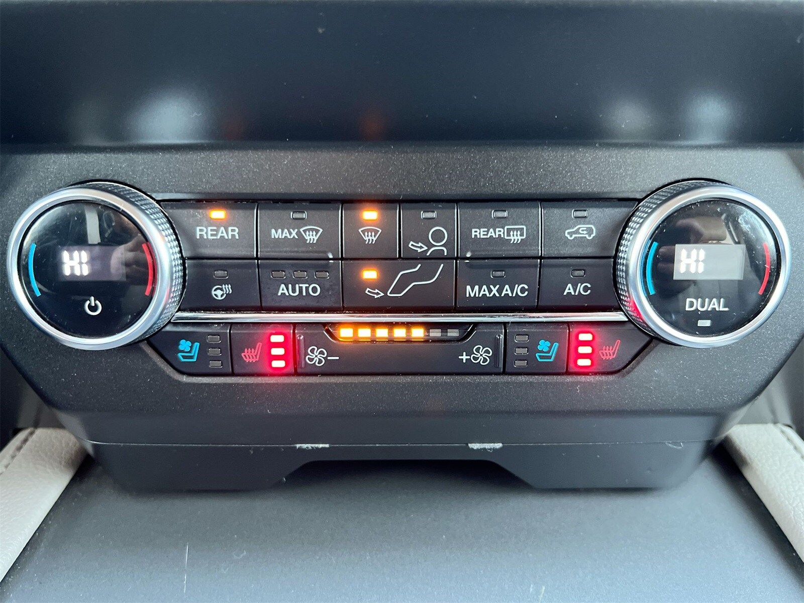 Thumbnail: 2020 Ford Expedition - 27