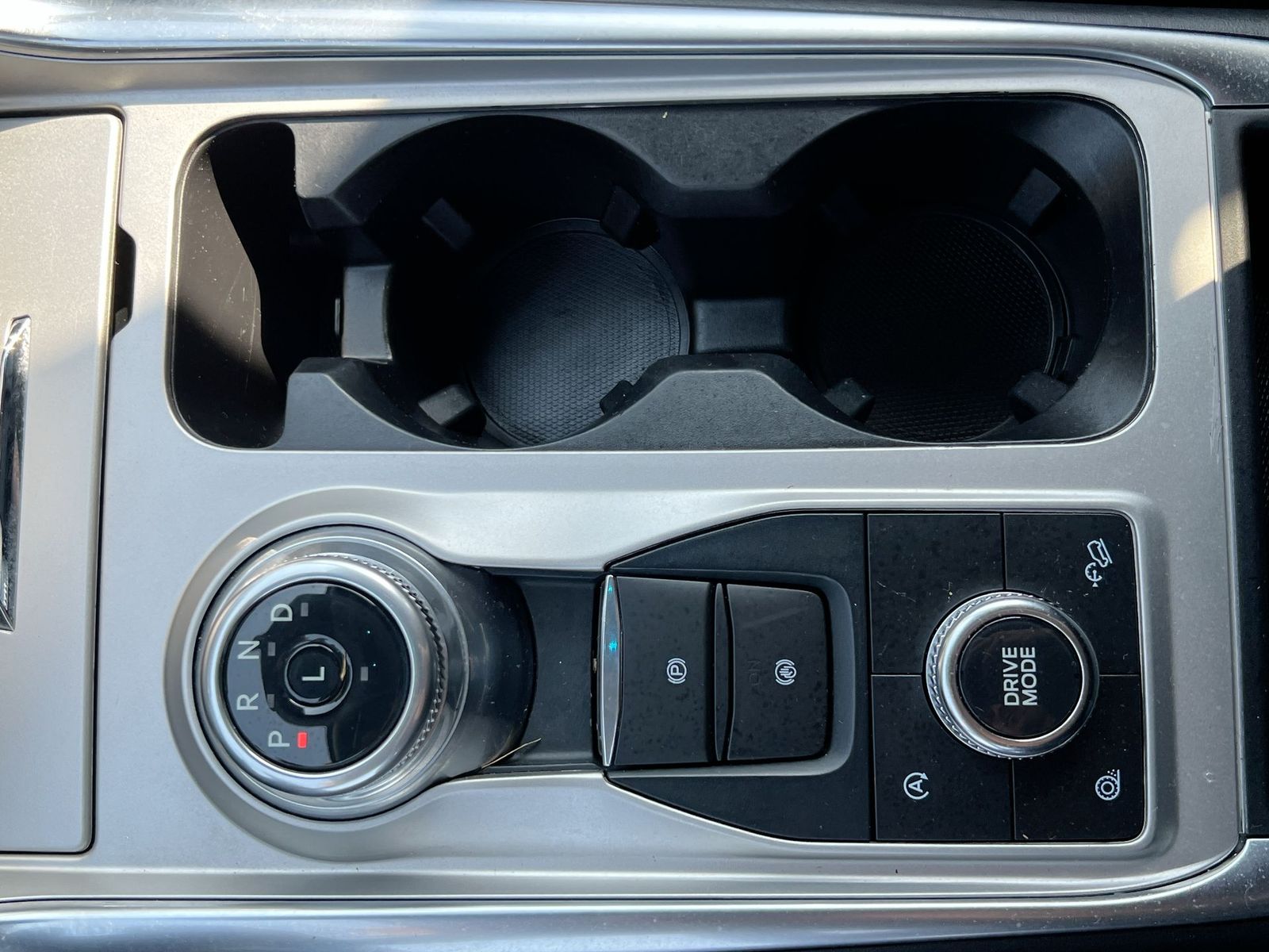 Thumbnail: 2024 Ford Explorer - 32