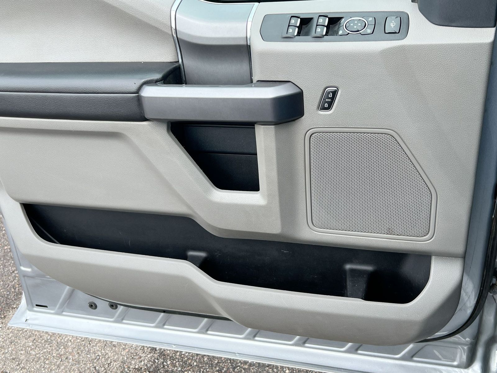 Thumbnail: 2022 Ford F-350 - 29