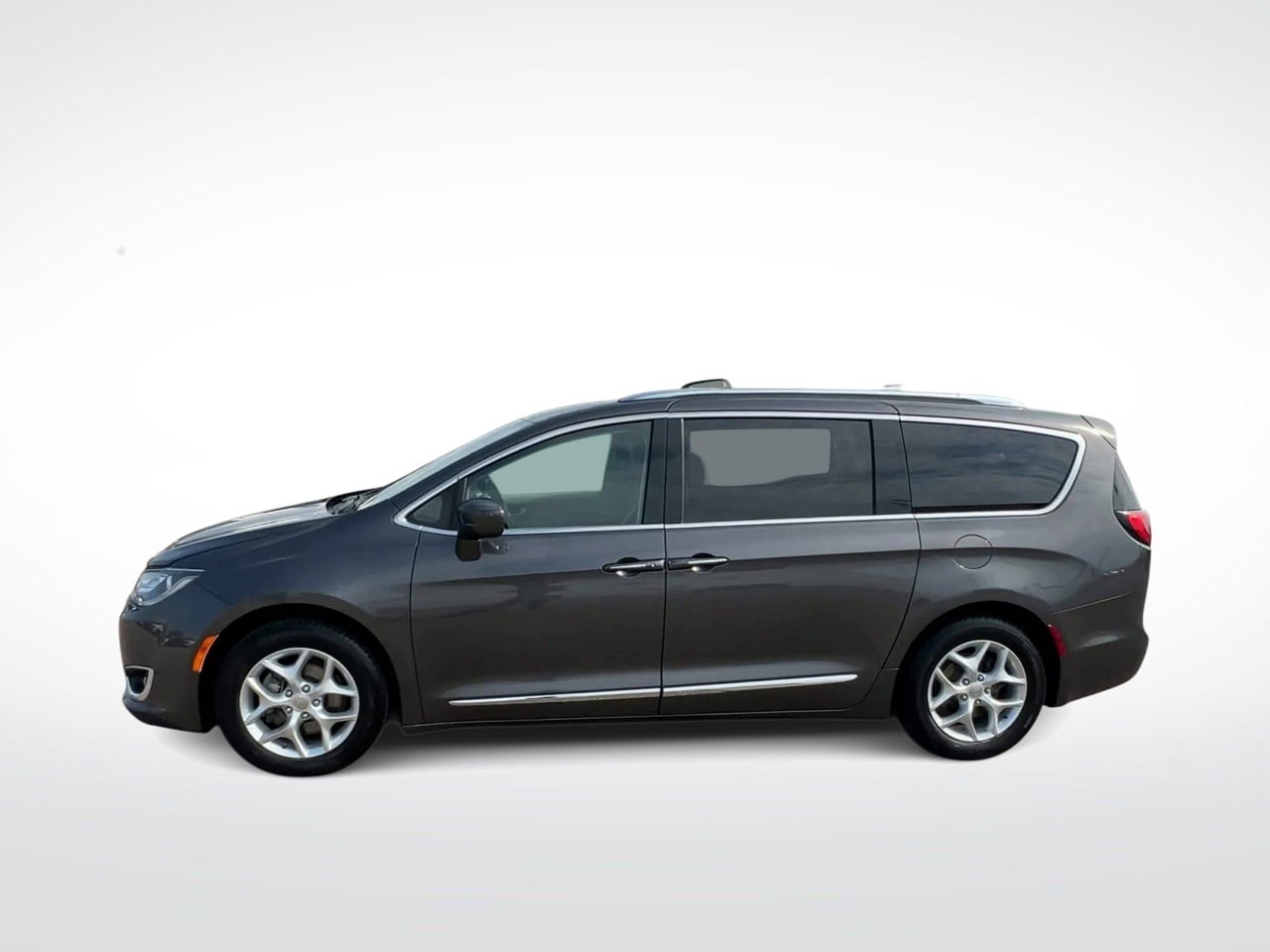 Thumbnail: 2018 Chrysler Pacifica - 5