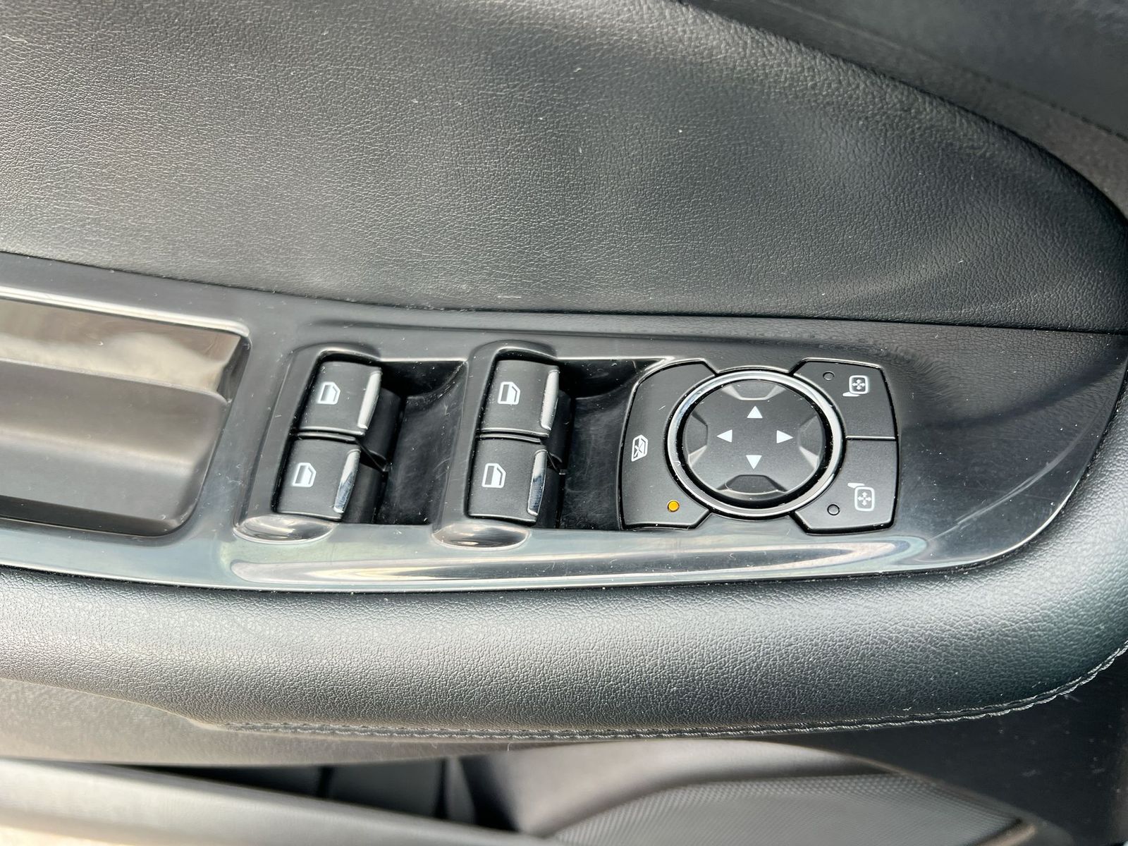 Thumbnail: 2017 Ford Edge - 17