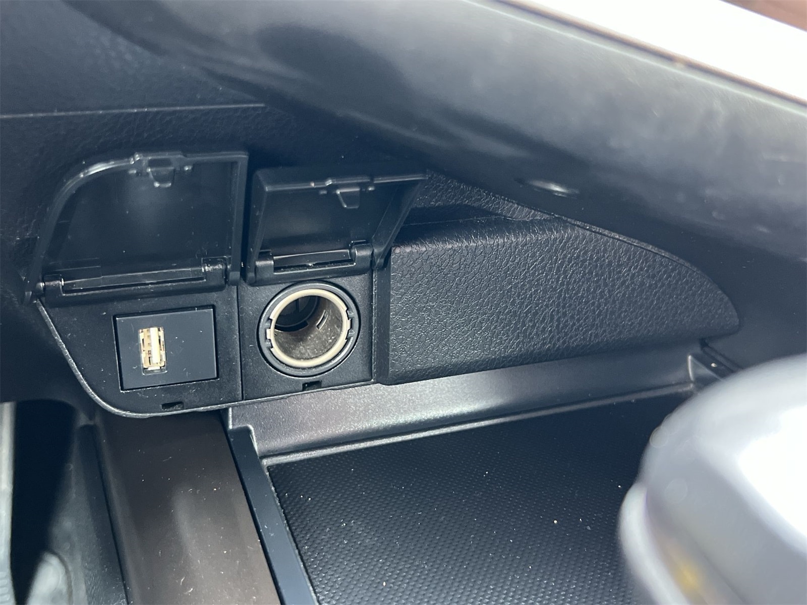 2022 Toyota Camry SE 32