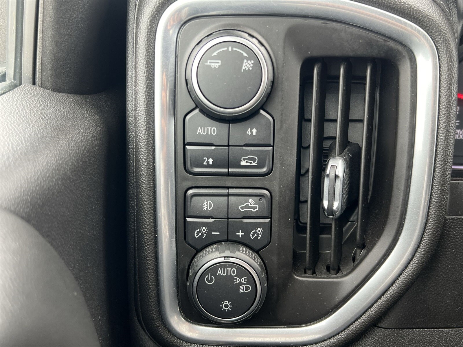 Thumbnail: 2019 Chevrolet Silverado 1500 - 17