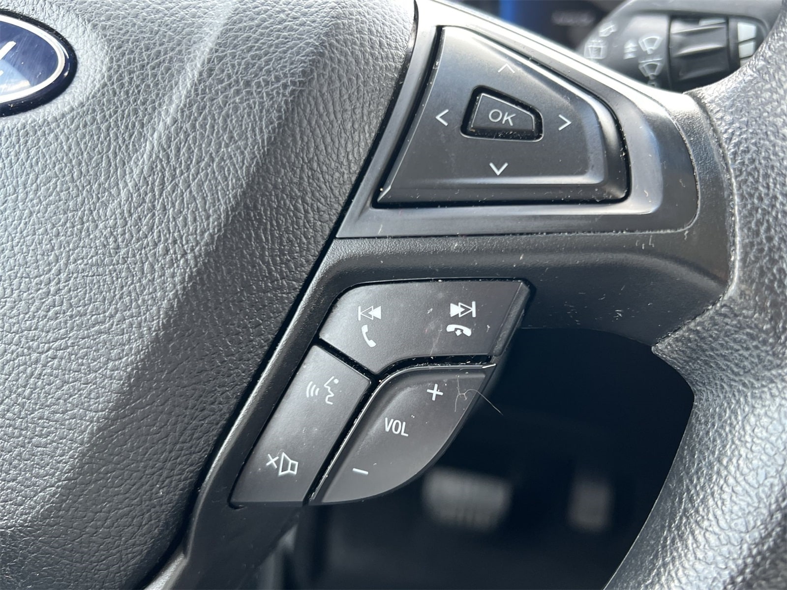 Thumbnail: 2021 Ford Edge - 25