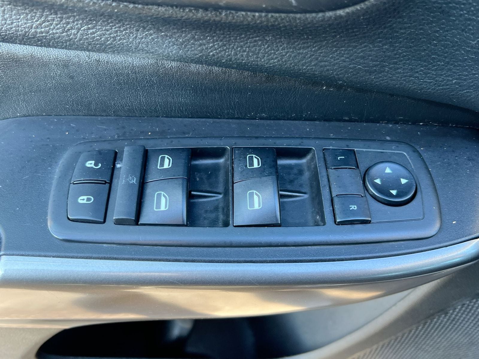 Thumbnail: 2019 Jeep Cherokee - 17