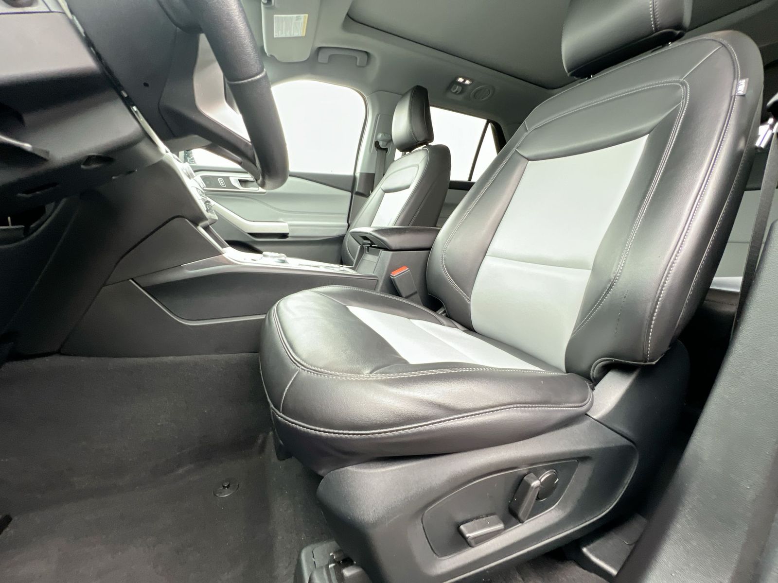 Thumbnail: 2023 Ford Explorer - 16