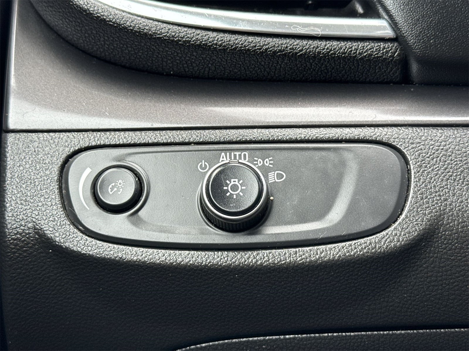 Thumbnail: 2019 Buick Encore - 18