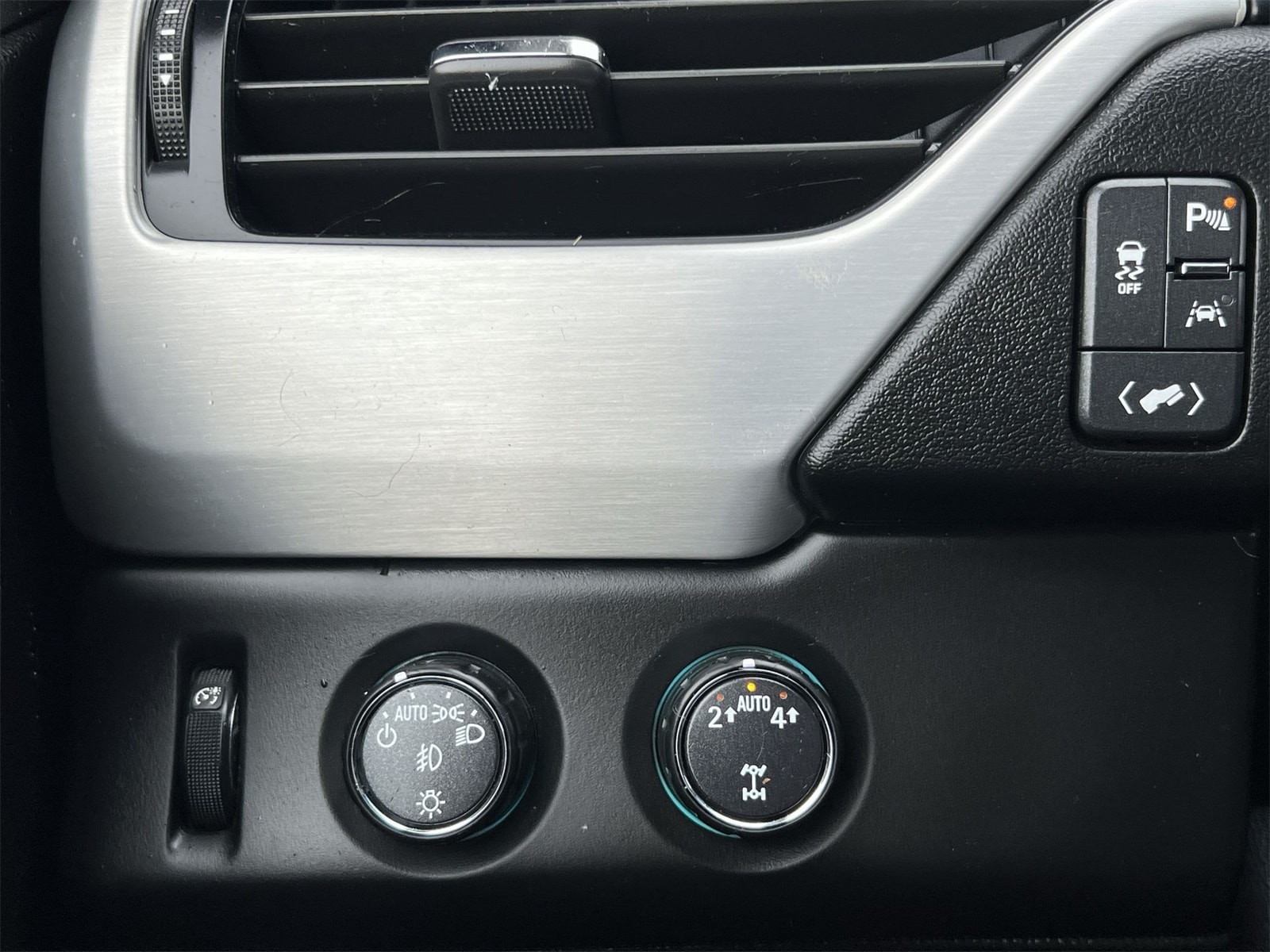 Thumbnail: 2019 GMC Yukon XL - 17