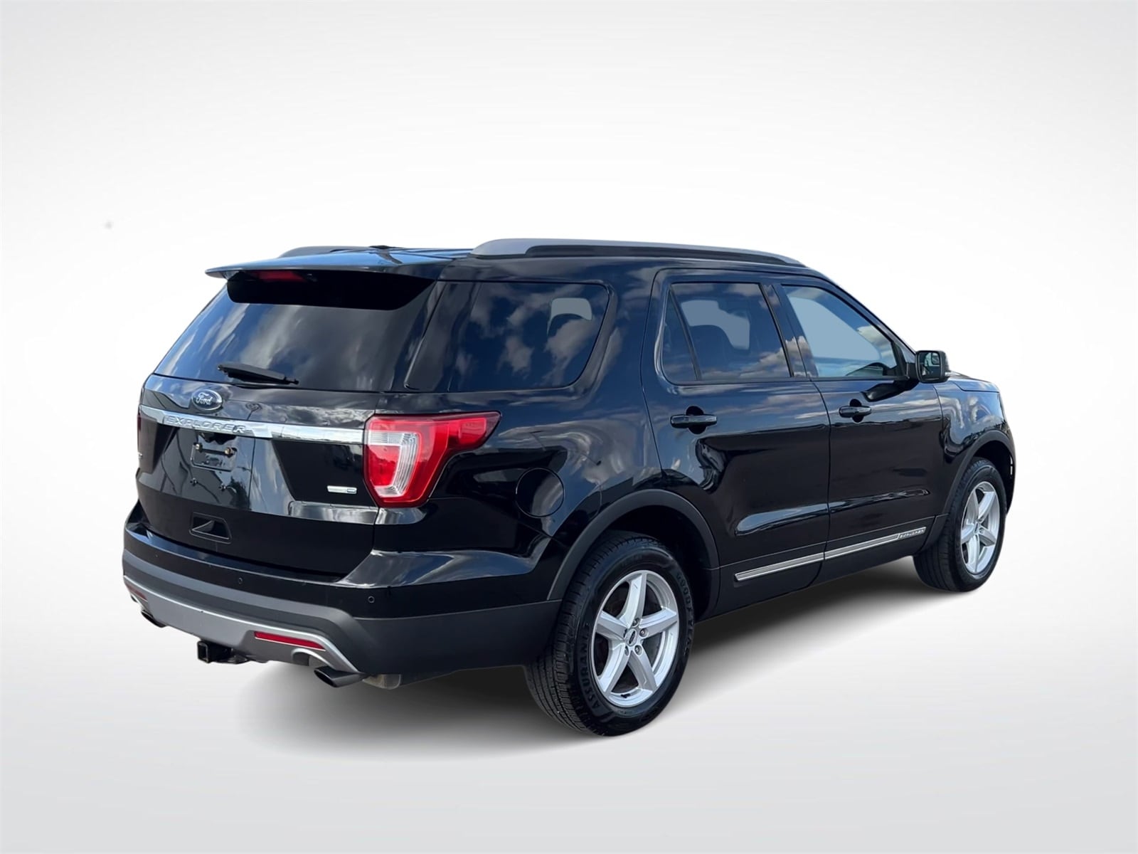 Thumbnail: 2016 Ford Explorer - 8
