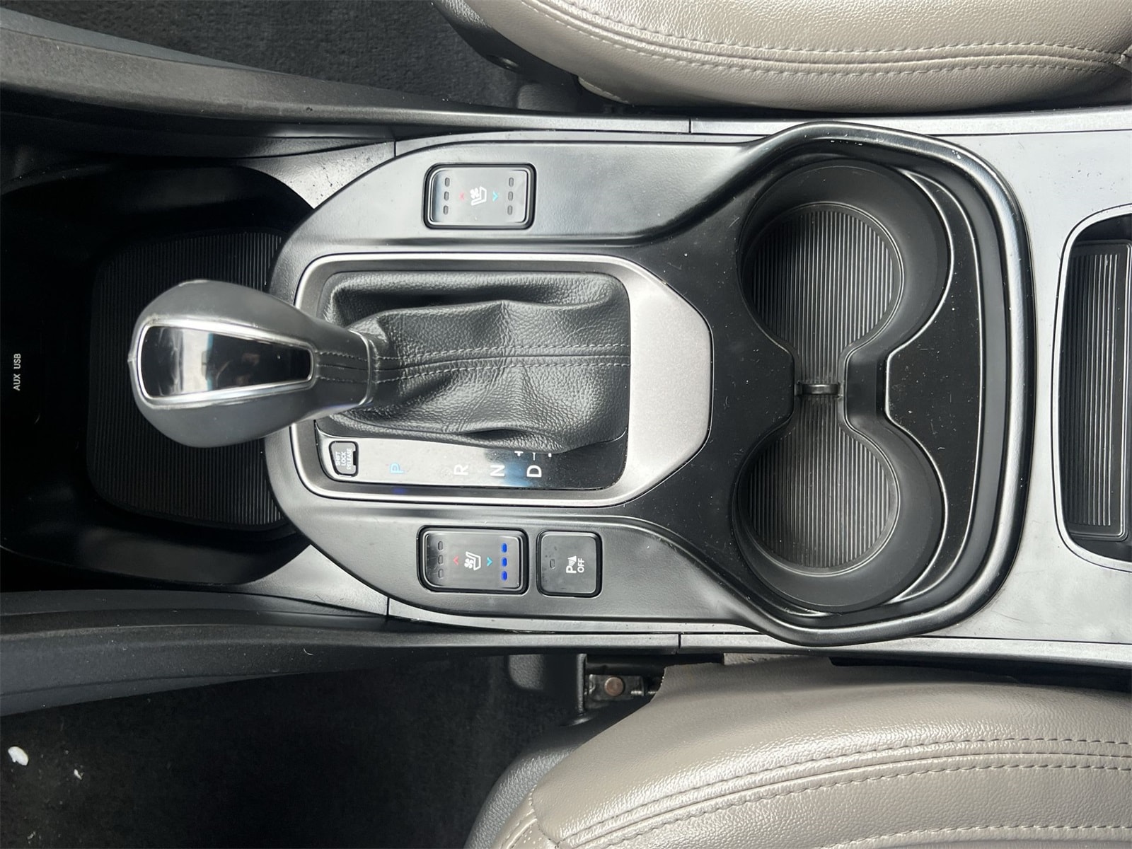 Thumbnail: 2016 Hyundai Santa Fe - 33