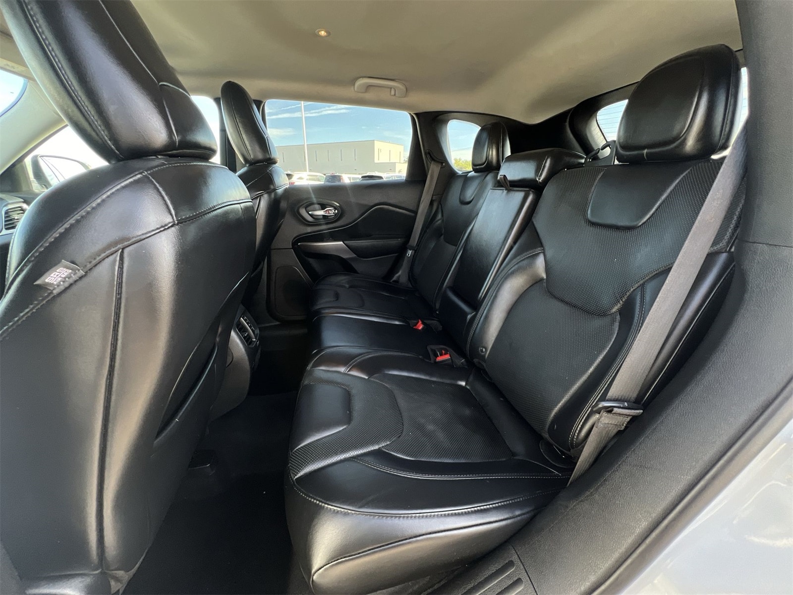 Thumbnail: 2019 Jeep Cherokee - 20