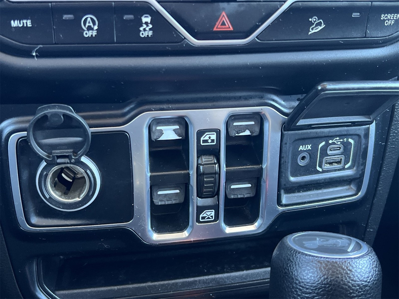 Thumbnail: 2020 Jeep Wrangler - 31