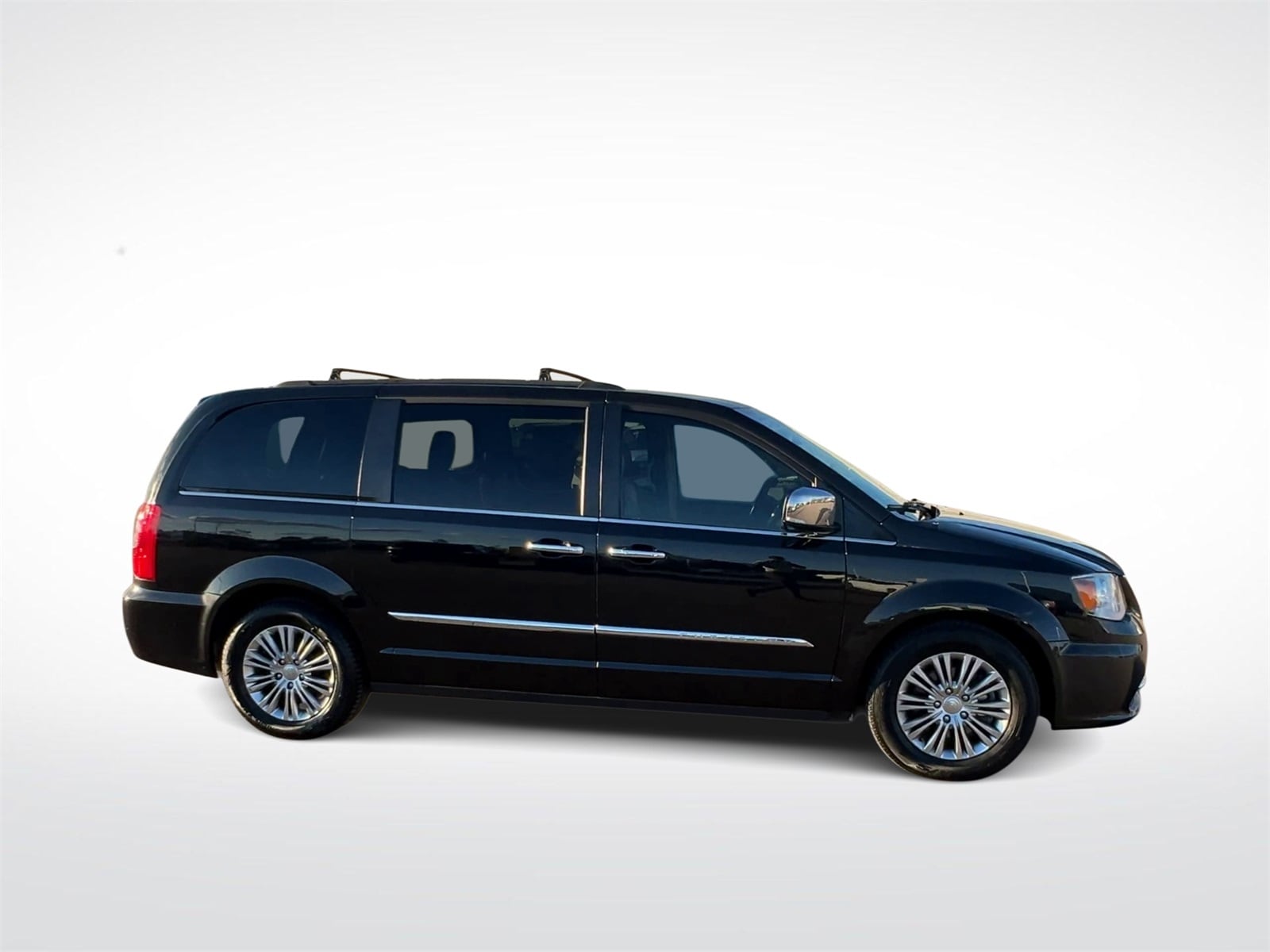 Thumbnail: 2015 Chrysler Town & Country - 9