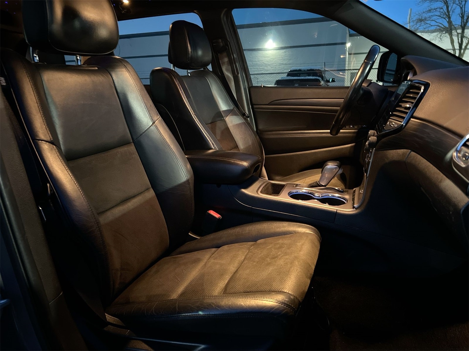 Thumbnail: 2020 Jeep Grand Cherokee - 21