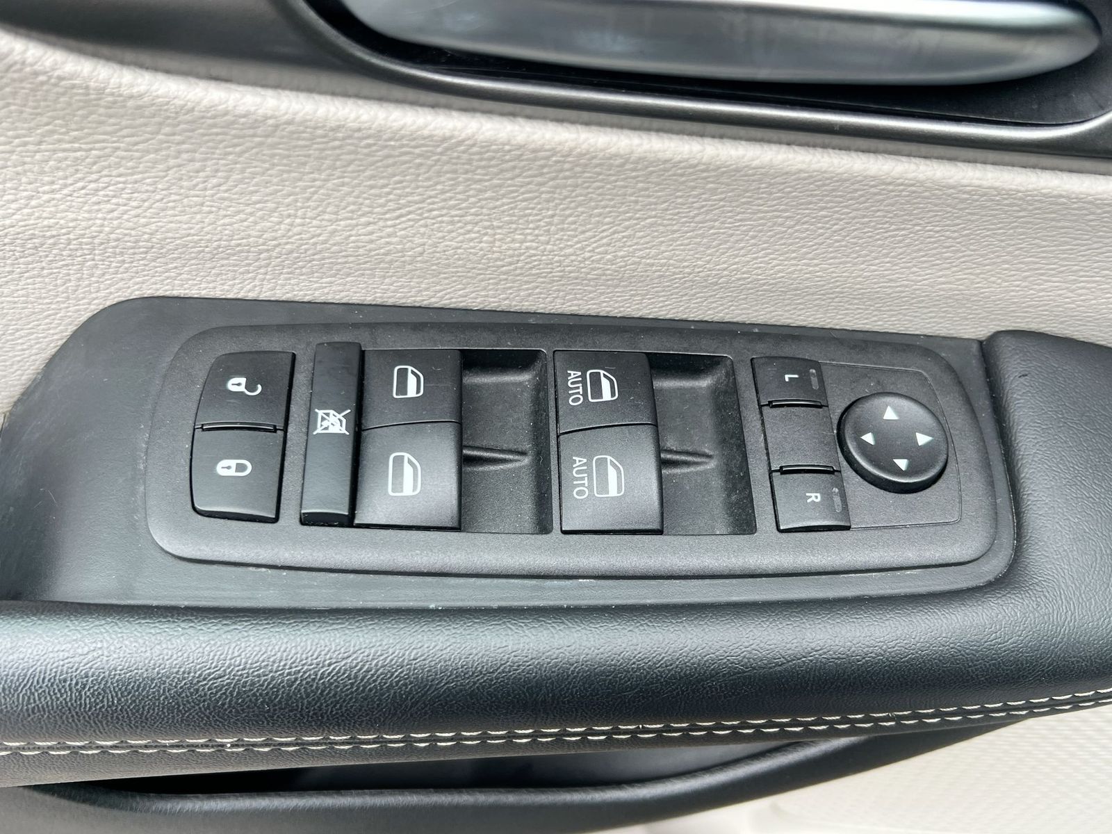 Thumbnail: 2023 Chrysler Pacifica - 17