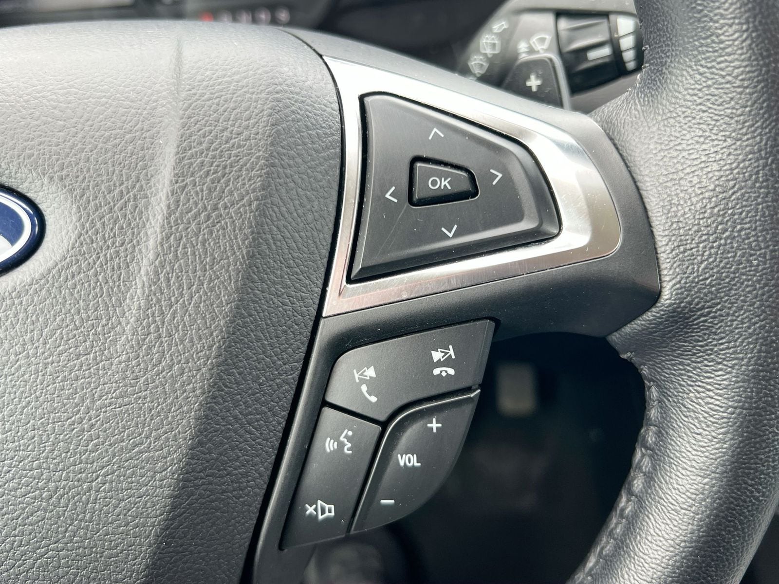 Thumbnail: 2023 Ford Edge - 23