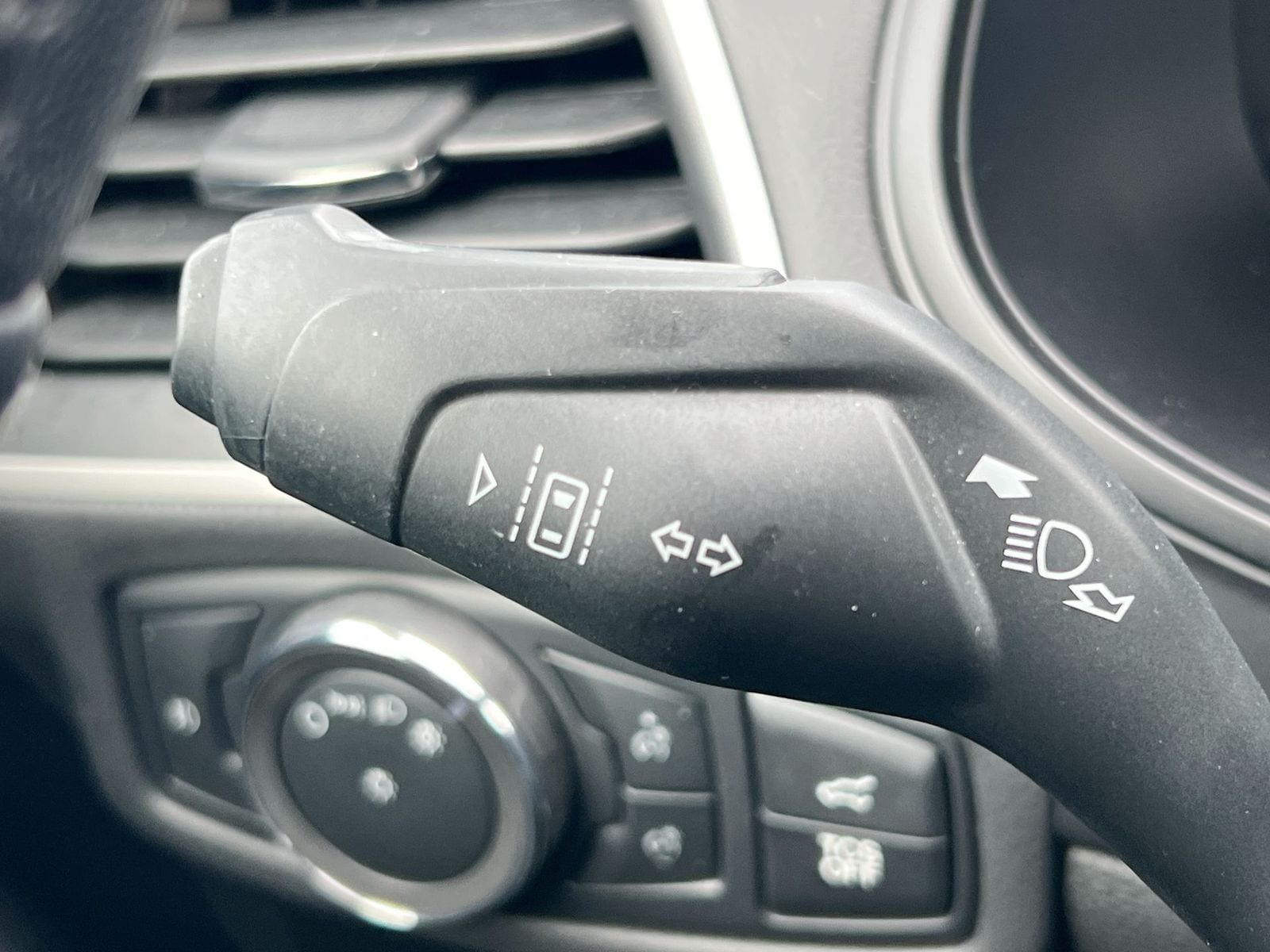 Thumbnail: 2023 Ford Edge - 25