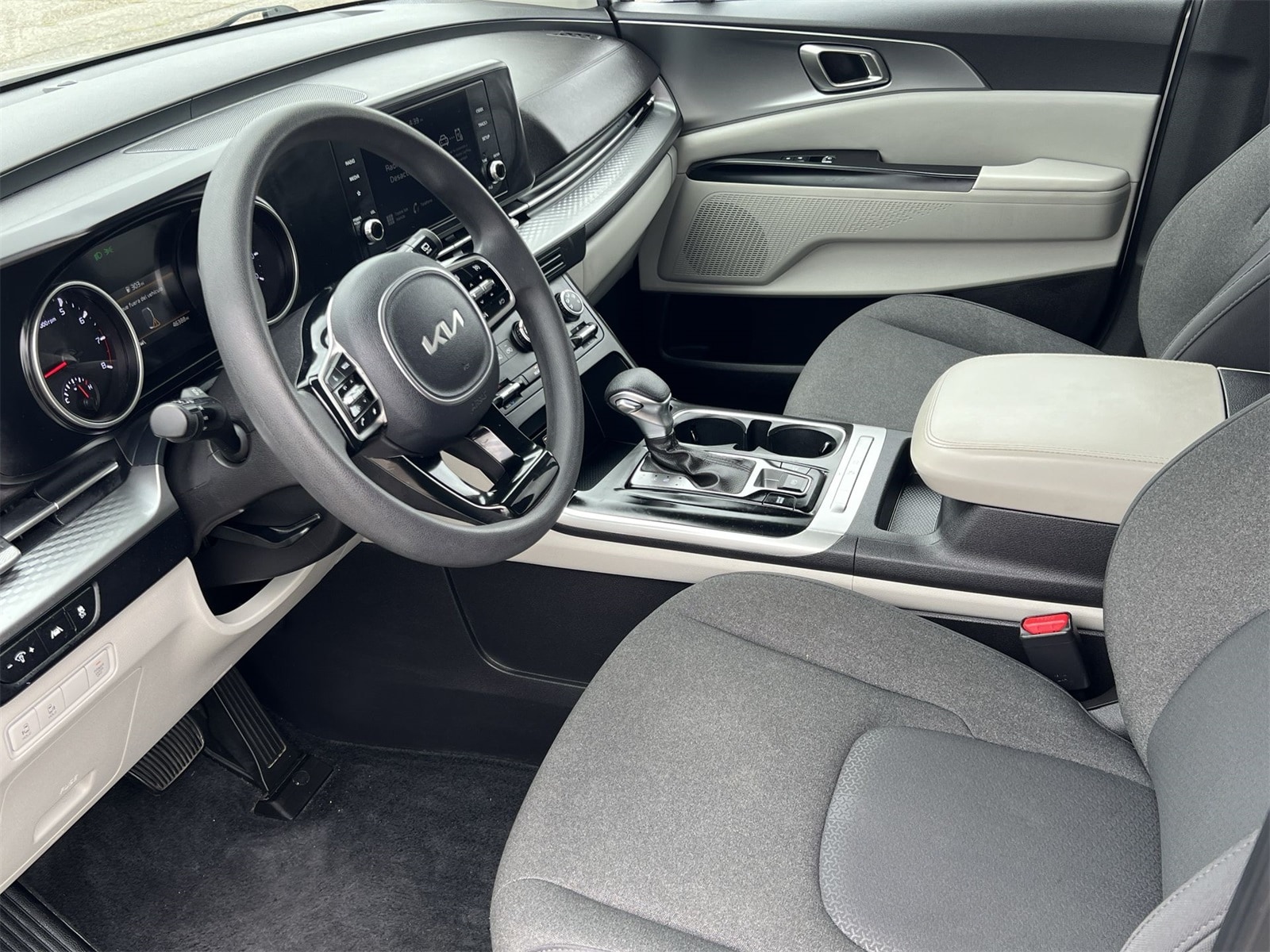 Thumbnail: 2023 Kia Carnival - 10