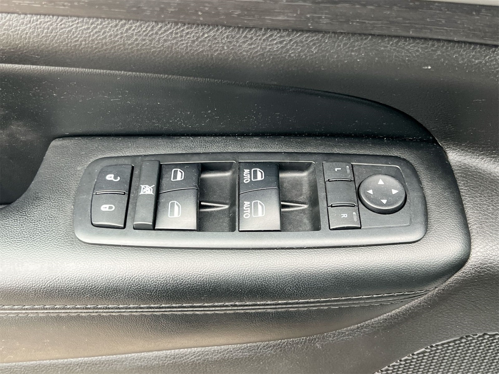 Thumbnail: 2018 Jeep Grand Cherokee - 17