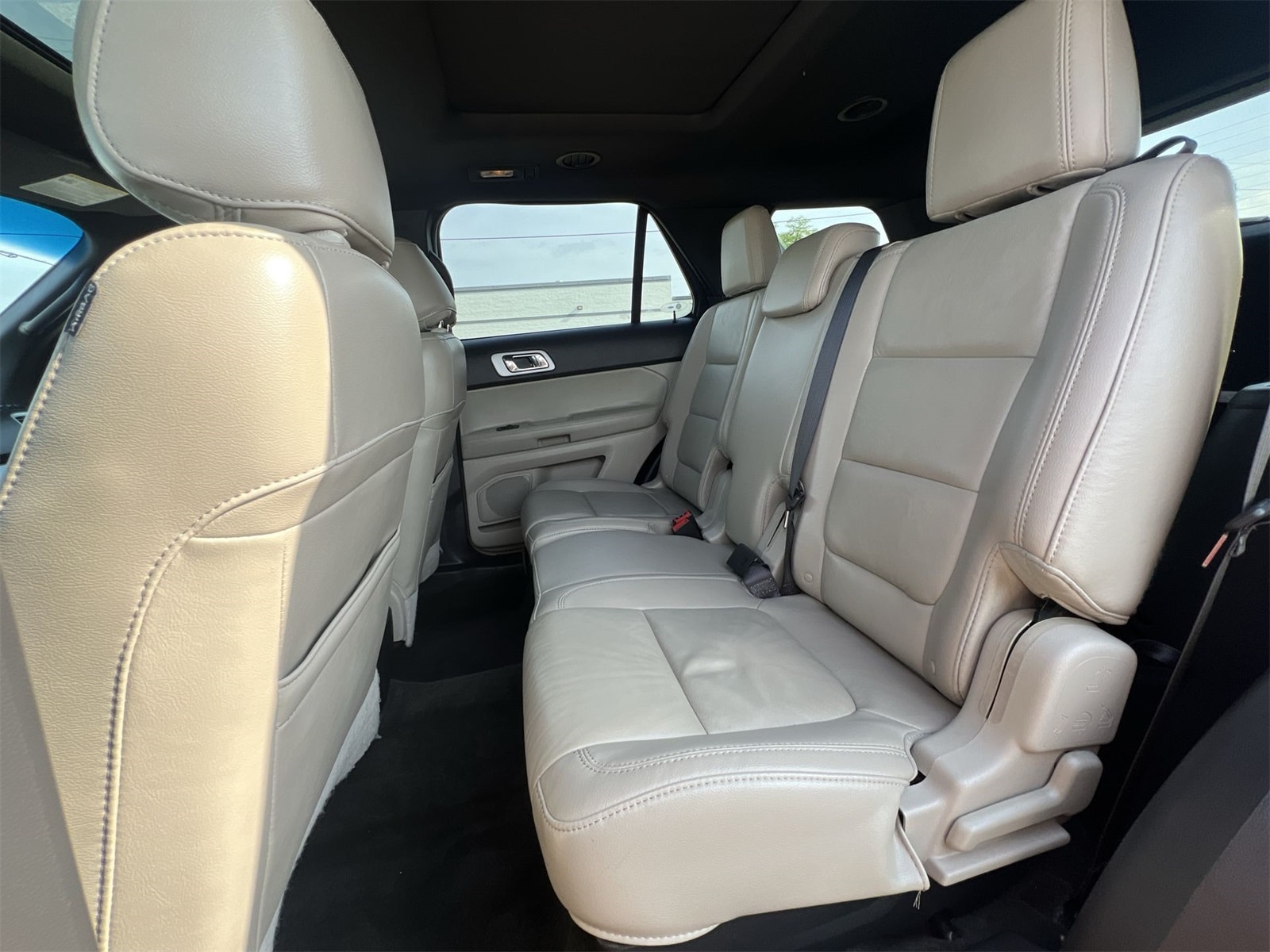 Thumbnail: 2015 Ford Explorer - 20