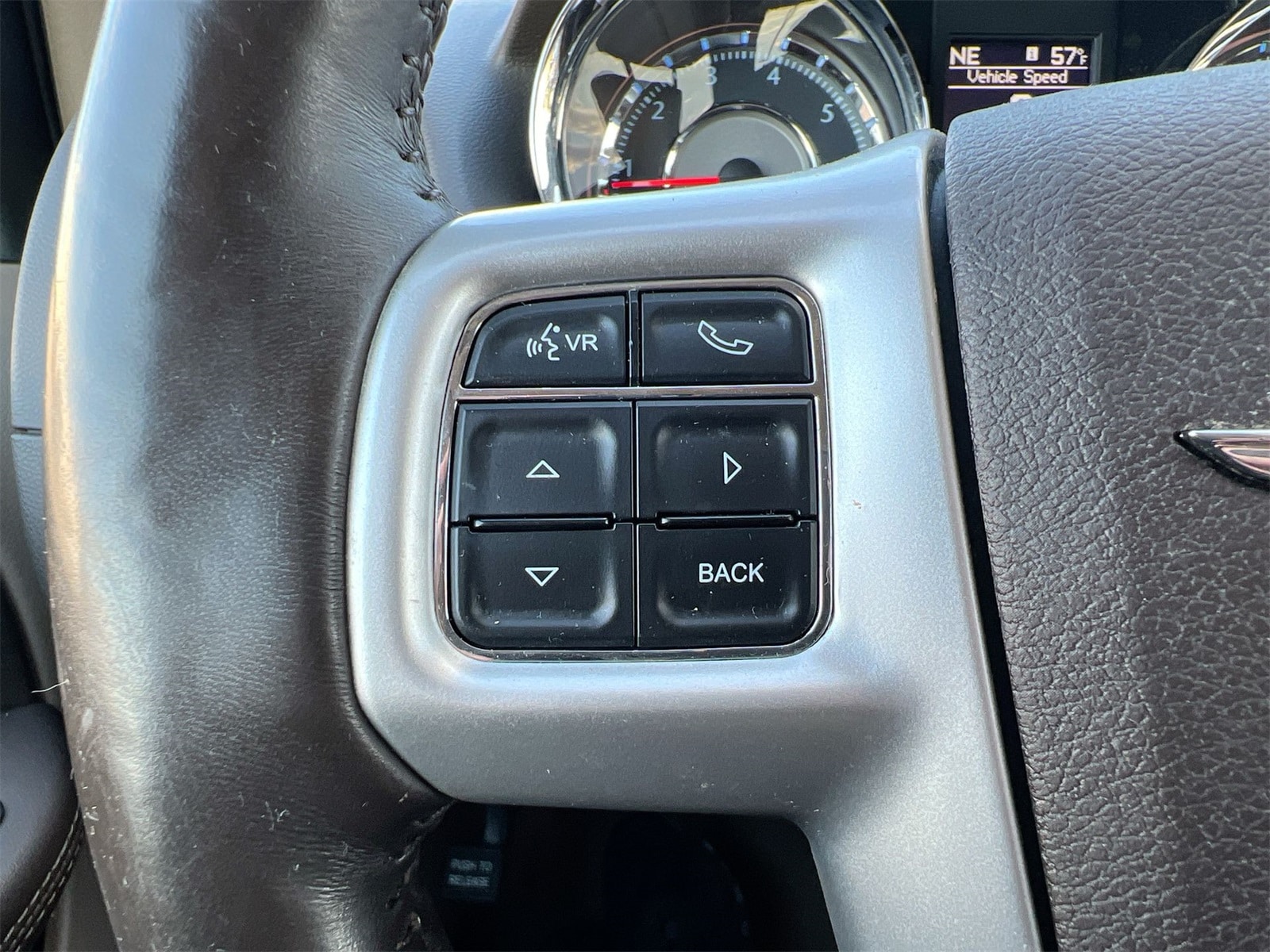 Thumbnail: 2015 Chrysler Town & Country - 23