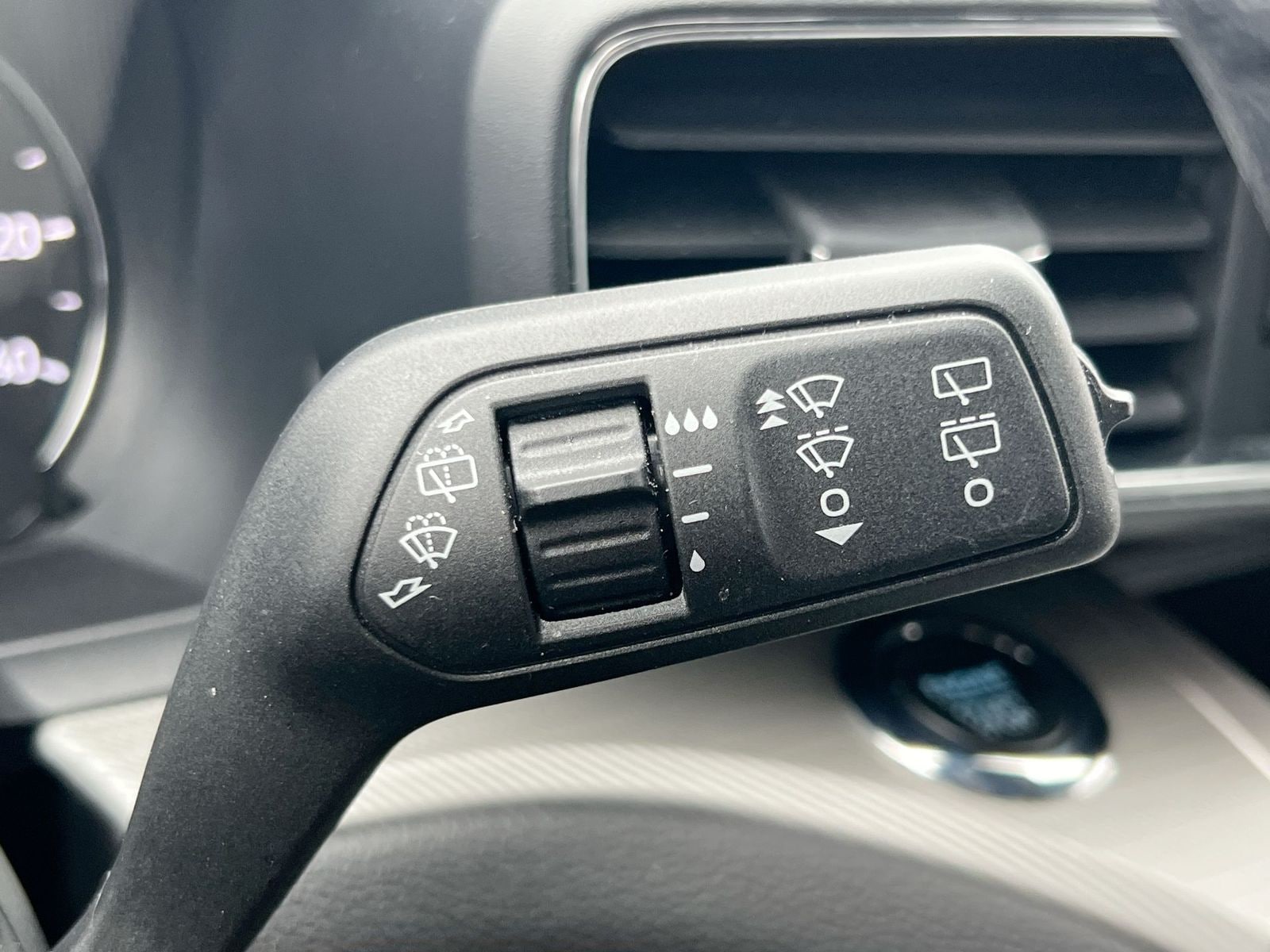 Thumbnail: 2023 Ford Explorer - 25