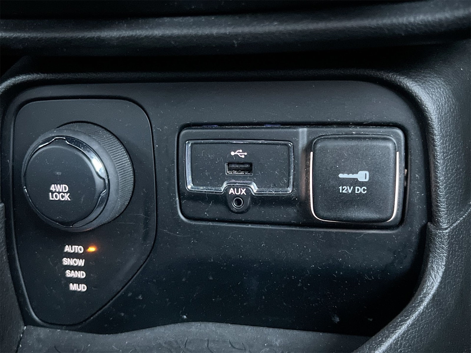 Thumbnail: 2017 Jeep Renegade - 31