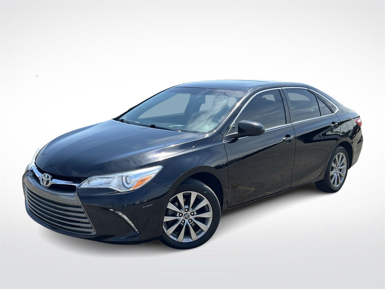 2016 Toyota Camry XLE Hero Image
