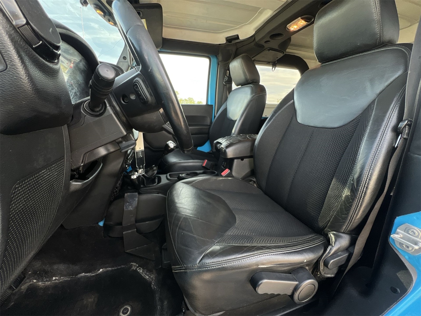 Thumbnail: 2017 Jeep Wrangler - 17