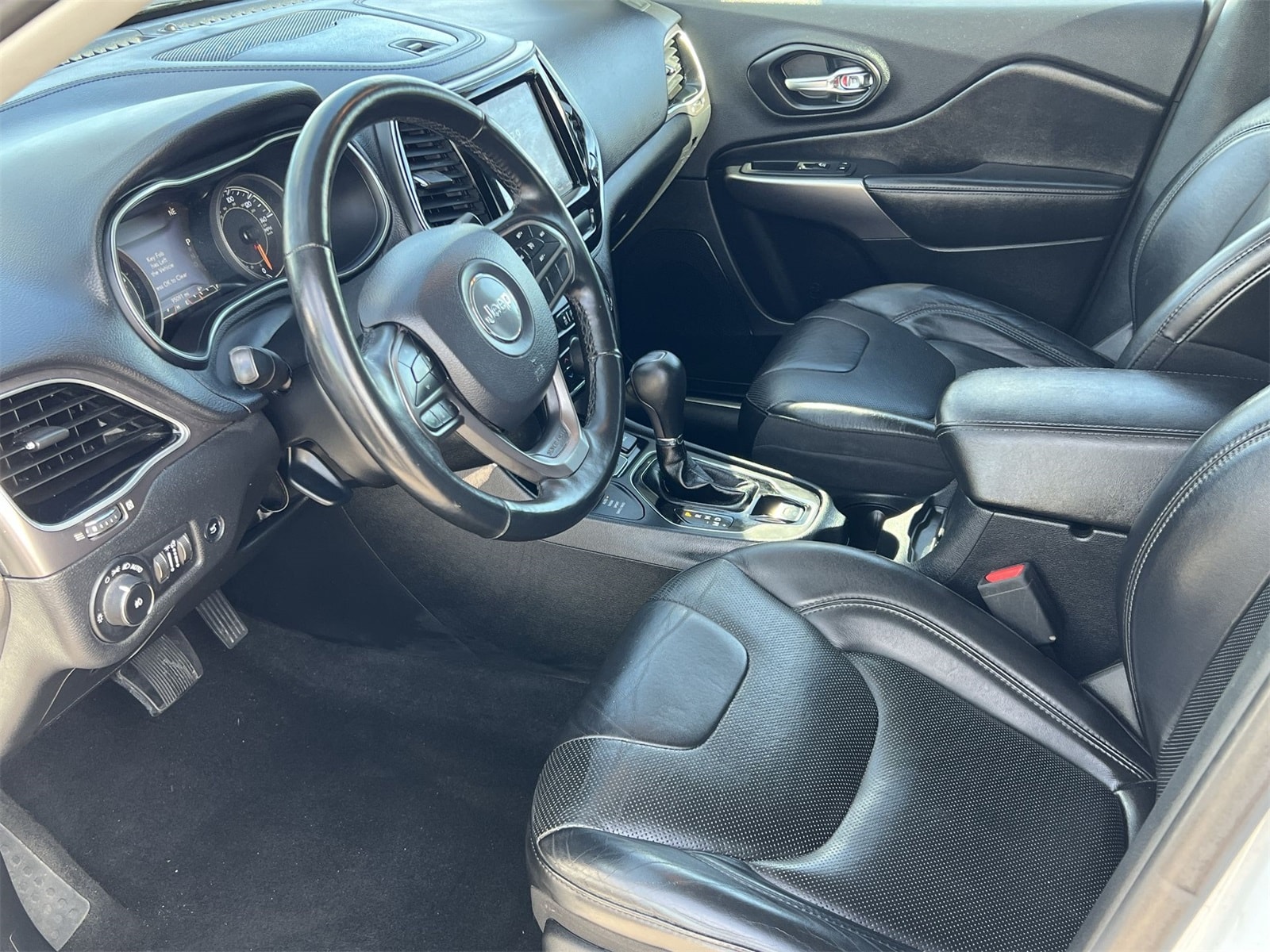 Thumbnail: 2019 Jeep Cherokee - 10