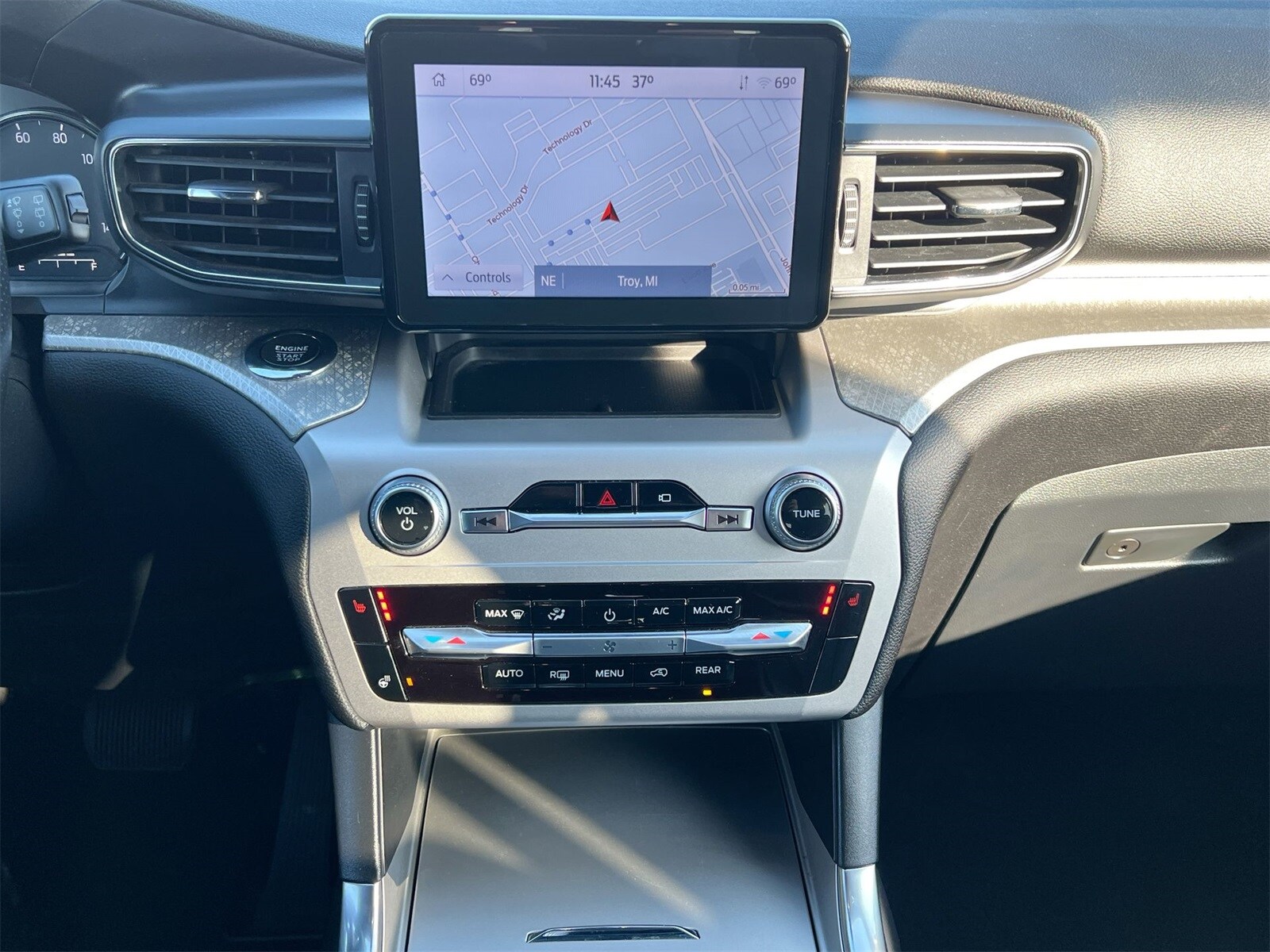 Thumbnail: 2022 Ford Explorer - 28