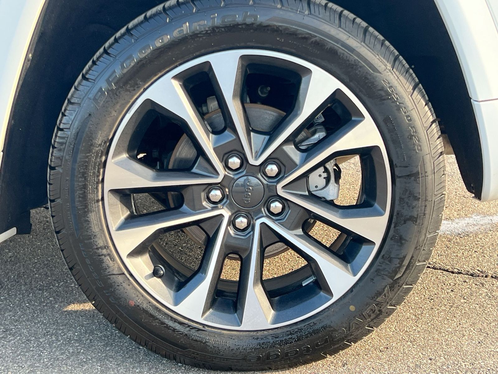 Thumbnail: 2022 Jeep Grand Cherokee - 14