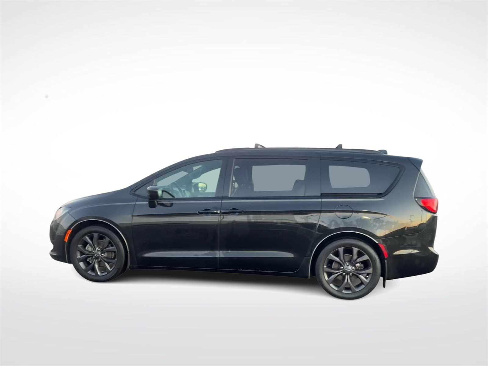 Thumbnail: 2018 Chrysler Pacifica - 6