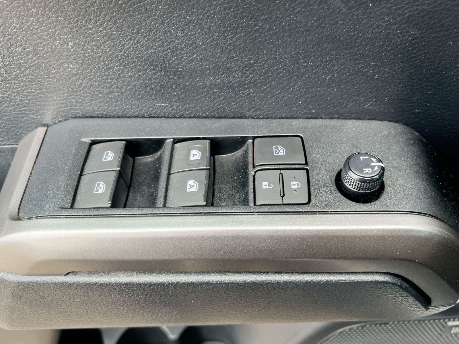 Thumbnail: 2019 Toyota Tacoma - 17