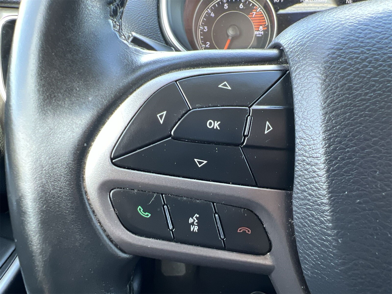 Thumbnail: 2019 Jeep Cherokee - 24