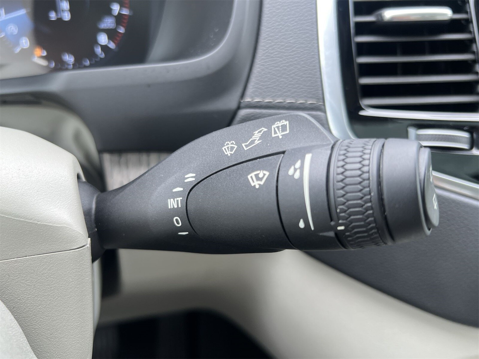 Thumbnail: 2022 Volvo XC90 - 26