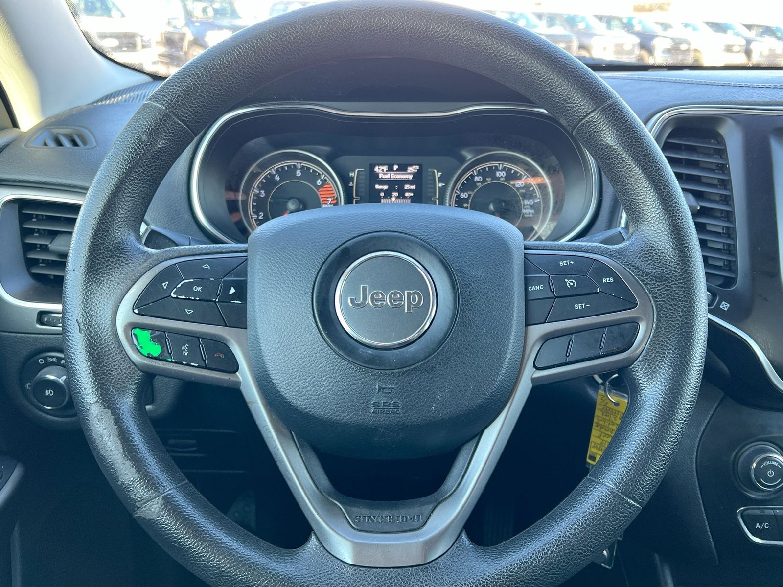 Thumbnail: 2019 Jeep Cherokee - 22