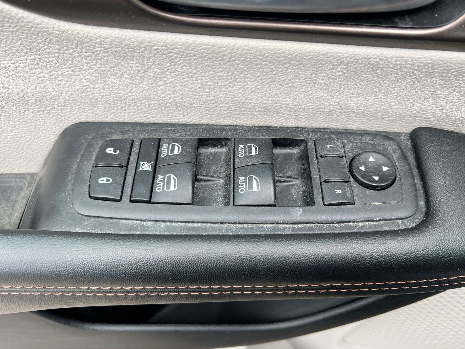 Thumbnail: 2018 Chrysler Pacifica - 16
