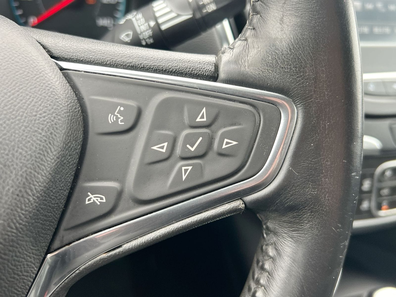 Thumbnail: 2018 Chevrolet Equinox - 24