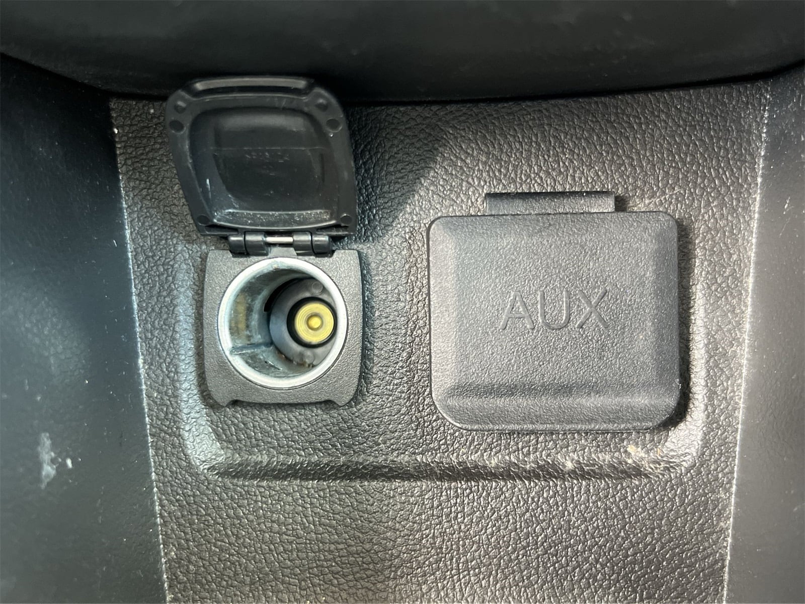 Thumbnail: 2015 Buick Encore - 31