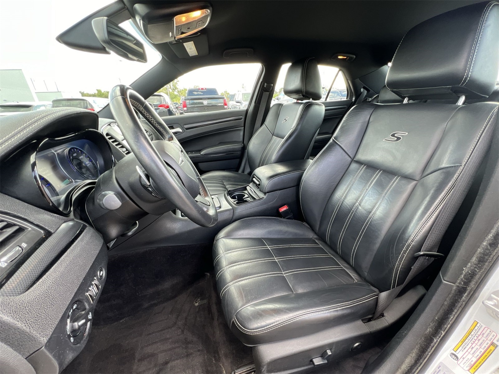 Thumbnail: 2016 Chrysler 300 - 17