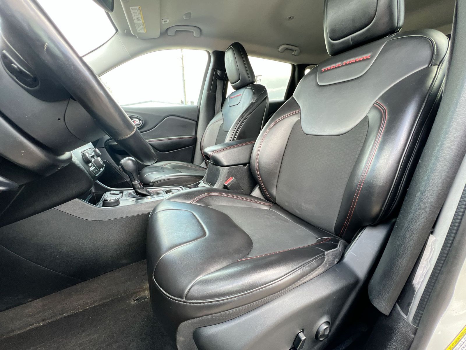 Thumbnail: 2019 Jeep Cherokee - 16