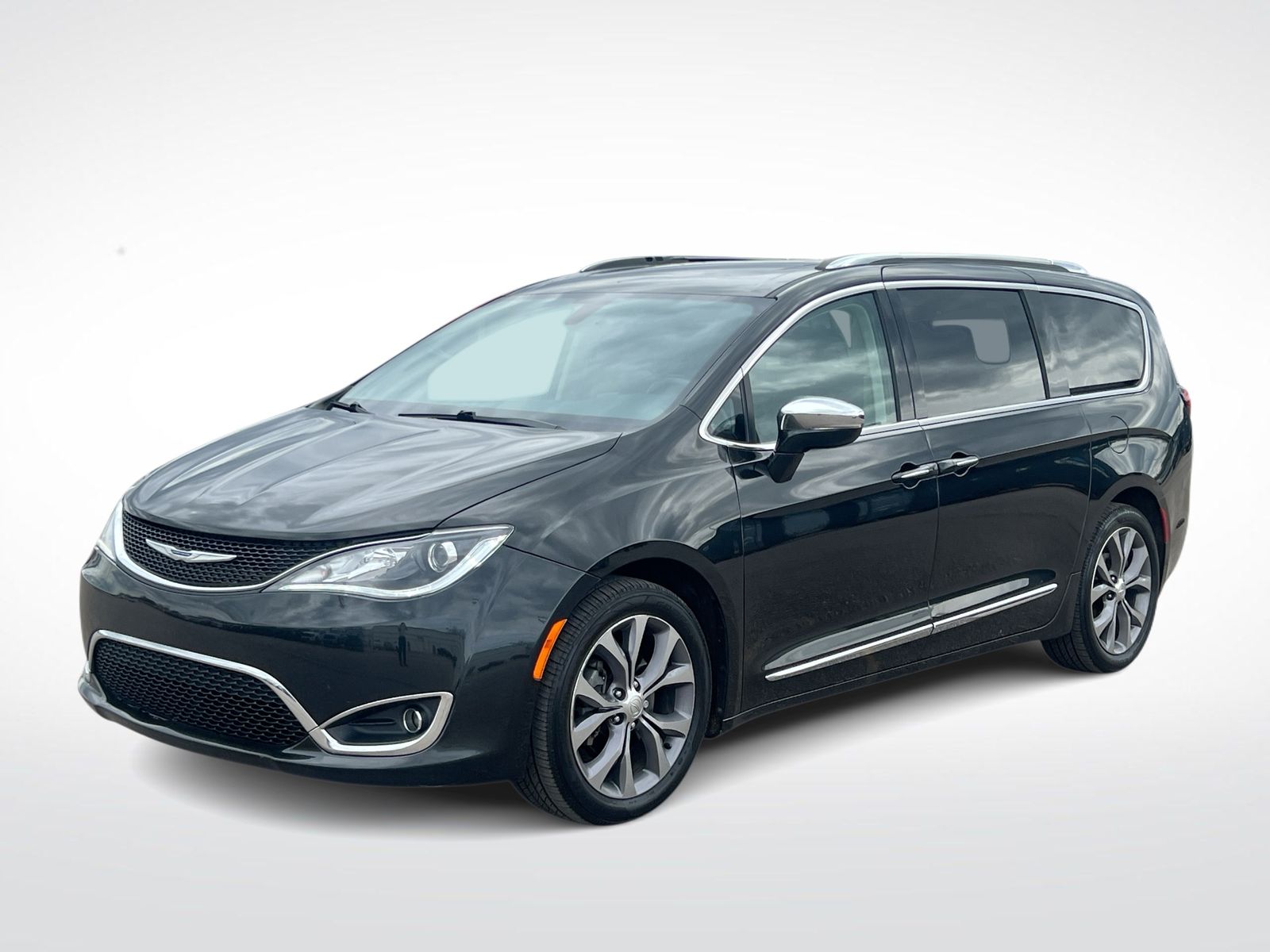 Thumbnail: 2019 Chrysler Pacifica - 4