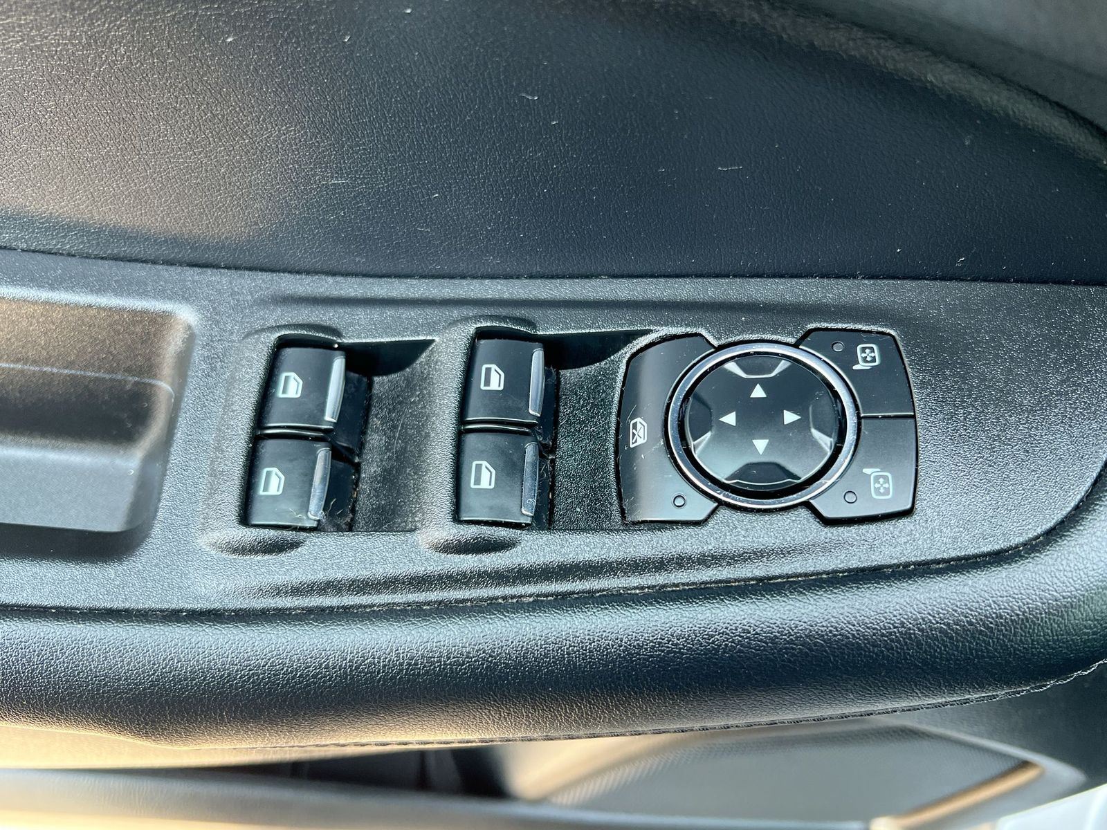 Thumbnail: 2023 Ford Edge - 17