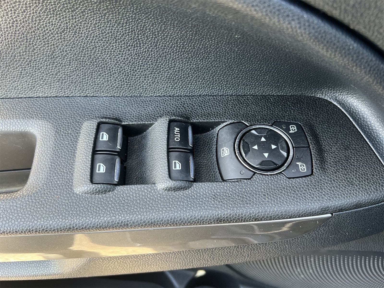 Thumbnail: 2018 Ford EcoSport - 18