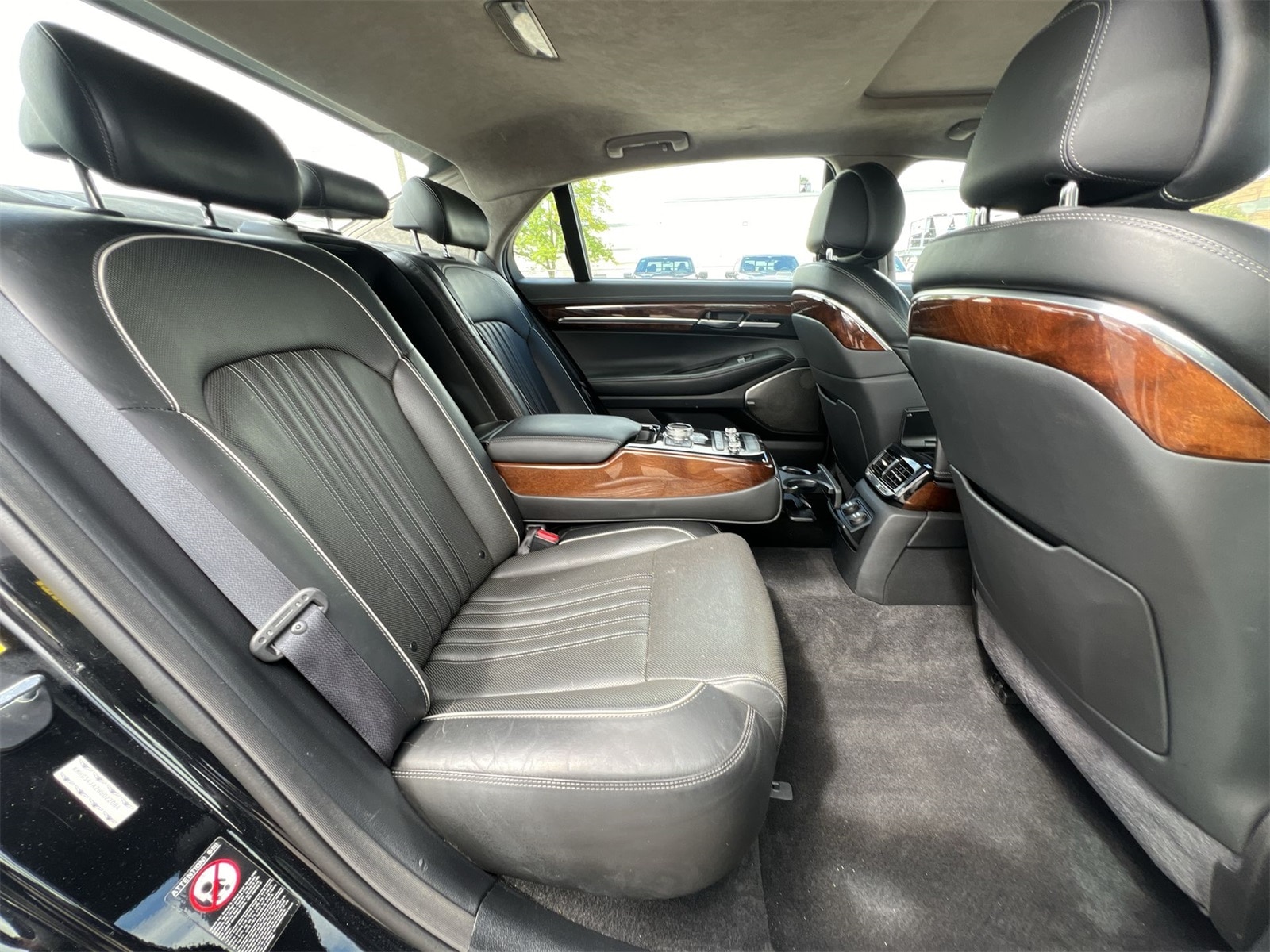 Thumbnail: 2017 Genesis G90 - 21