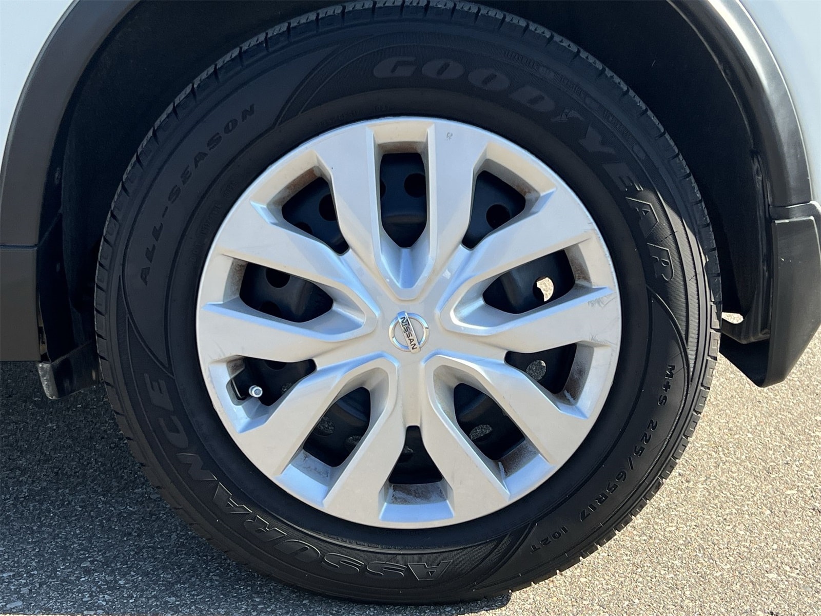 Thumbnail: 2019 Nissan Rogue - 14